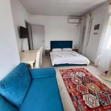 Isabel's Penthouse Overlooking The Apartment Tirana
