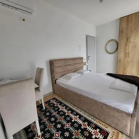 Isabel's Penthouse Overlooking The * Tirana